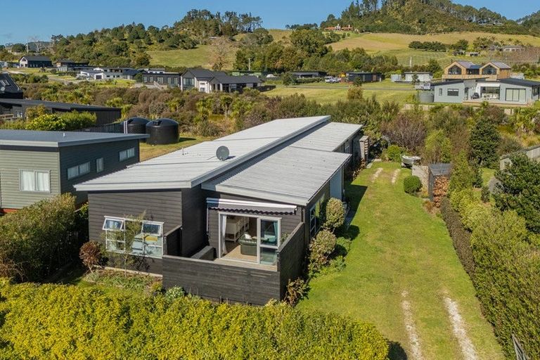 Photo of property in 33 Navigation Drive, Cooks Beach, Whitianga, 3591