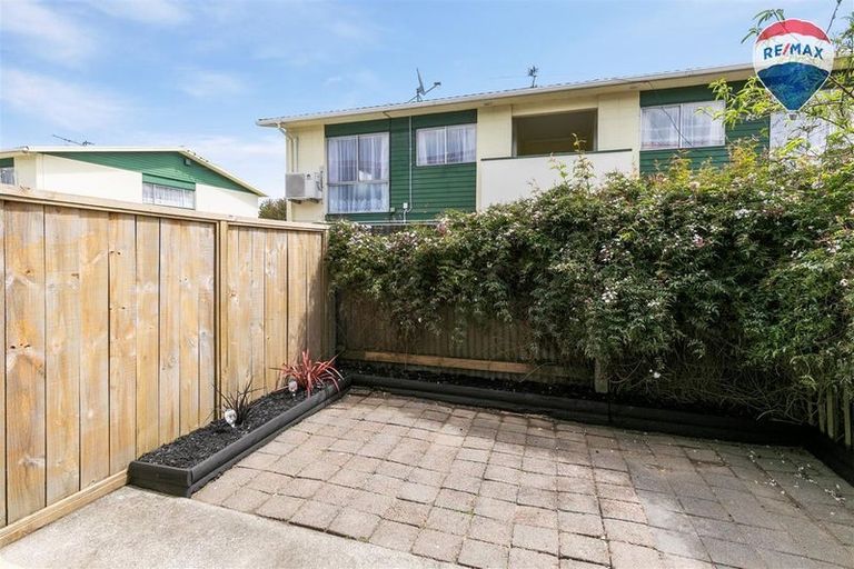 Photo of property in 2/100 Martin Street, Wallaceville, Upper Hutt, 5018