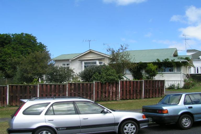 Photo of property in 21 Park Avenue, Northcote, Auckland, 0626