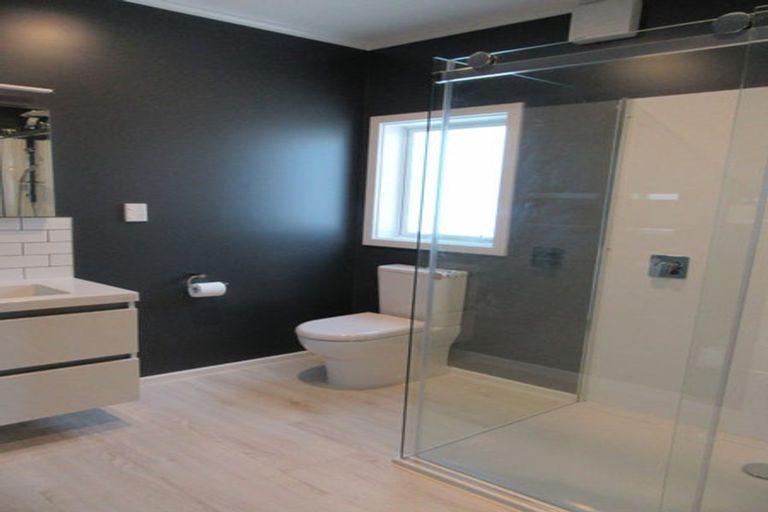 Photo of property in 1/12 Vista Crescent, Maoribank, Upper Hutt, 5018