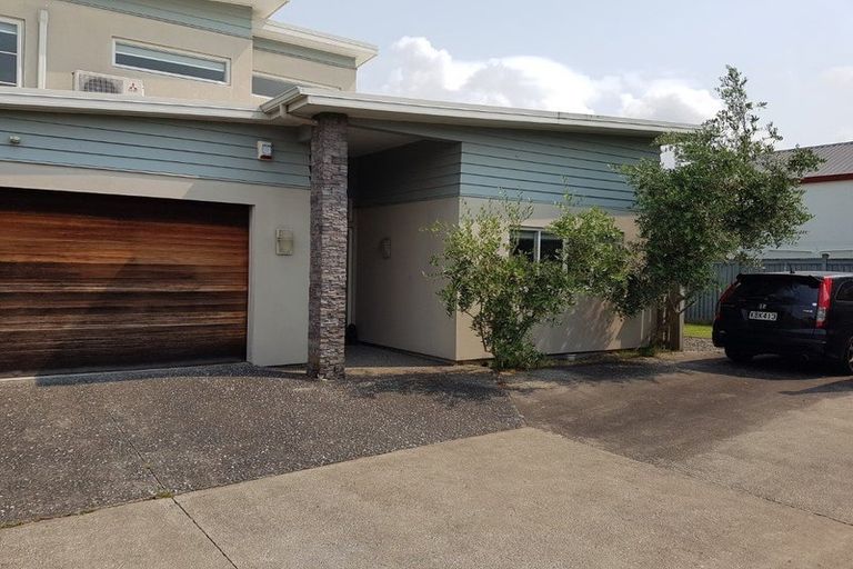 Photo of property in 5 Willowgrange Place, Pukekohe, 2120