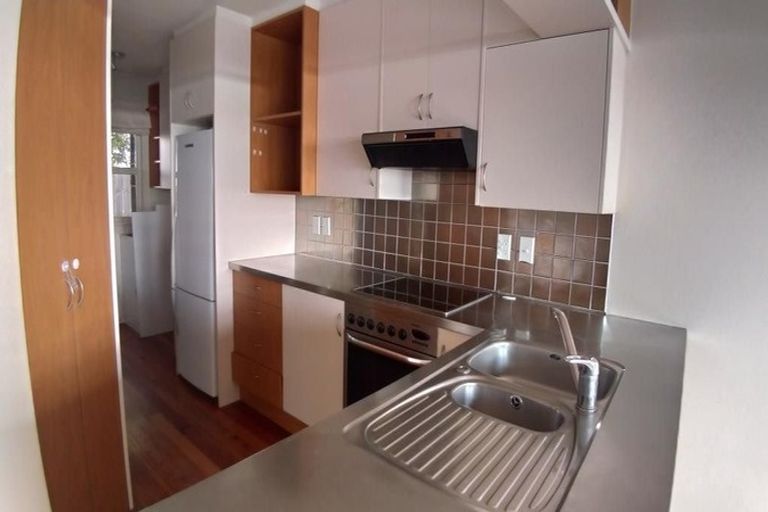 Photo of property in 2/198 Hurstmere Road, Takapuna, Auckland, 0622