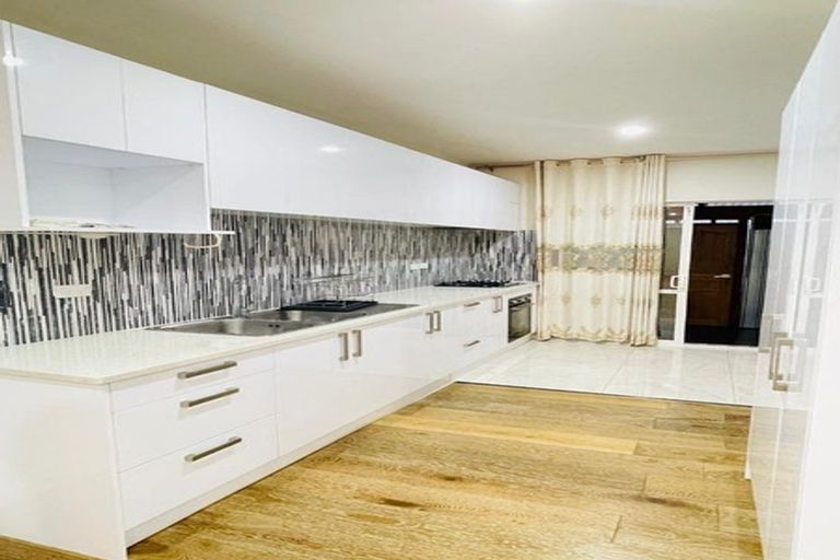 Photo of property in 23 Bartells Drive, Goodwood Heights, Auckland, 2105