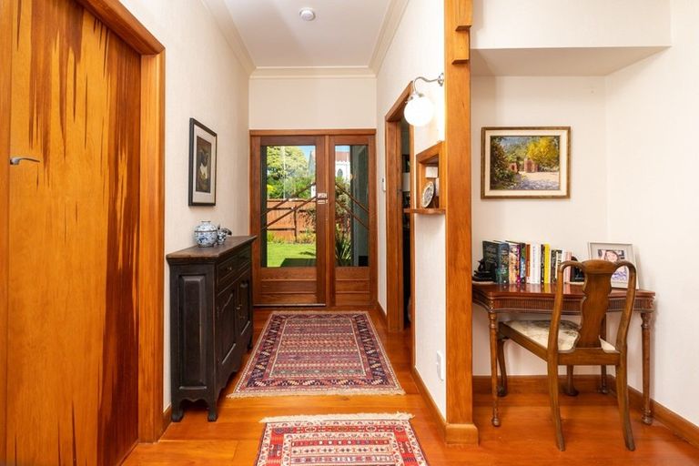 Photo of property in 61 Napier Terrace, Hospital Hill, Napier, 4110