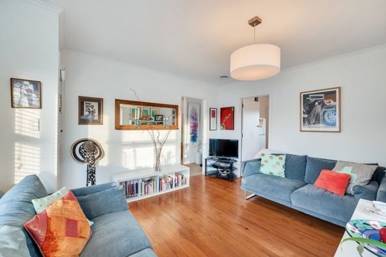 Photo of property in 3/5 Sudan Avenue, Milford, Auckland, 0620