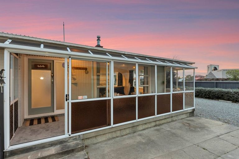 Photo of property in 258 Main North Road, Redwood, Christchurch, 8051