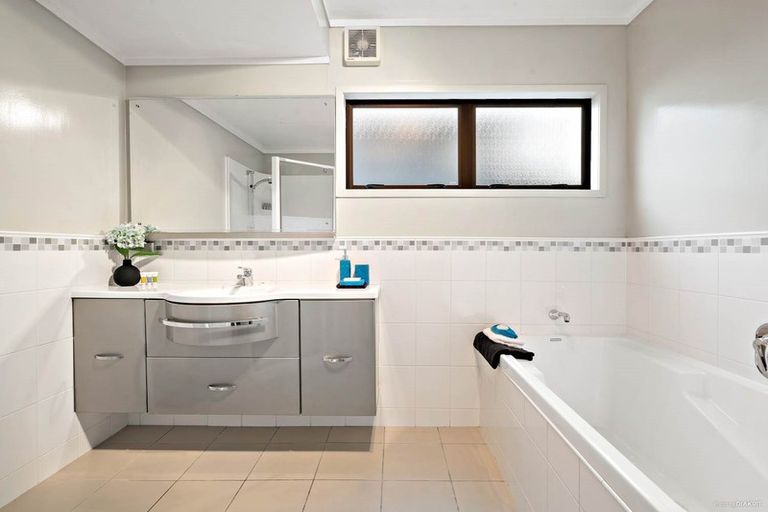 Photo of property in 46 Hobsonville Road, West Harbour, Auckland, 0618