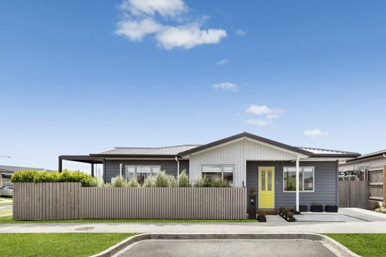 Photo of property in 30 Whareatua Avenue, Takanini, 2112