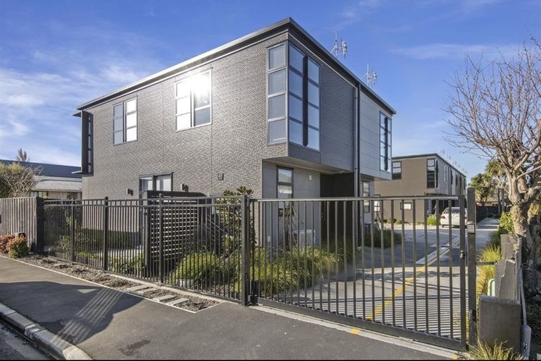 Photo of property in 2/68 Barbour Street, Waltham, Christchurch, 8011