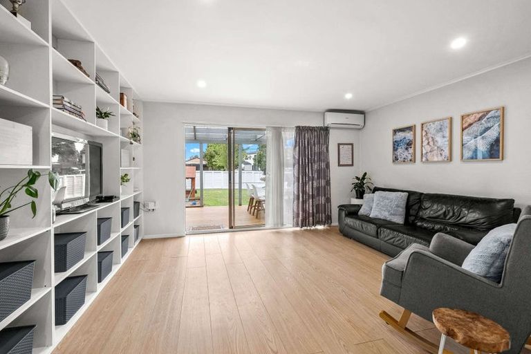 Photo of property in 1/3 Beaumaris Way, Conifer Grove, Takanini, 2112