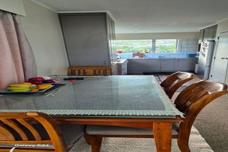 Photo of property in 17 Maple Grove, Maungaraki, Lower Hutt, 5010