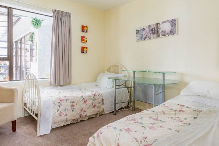 Photo of property in 132 Avonhead Road, Avonhead, Christchurch, 8042