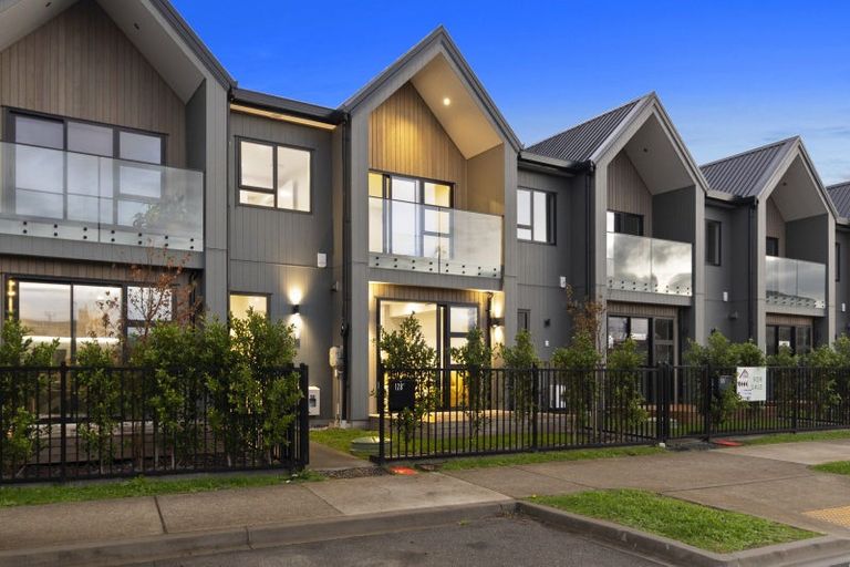 Photo of property in 128 Vintry Drive, Kumeu, 0810