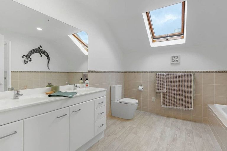 Photo of property in 31a Oakwood Grove, Eastern Beach, Auckland, 2012