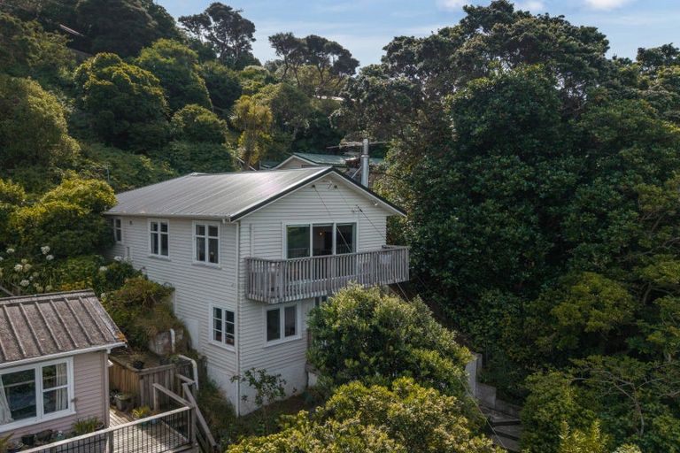 Photo of property in 31 Airlie Road, Plimmerton, Porirua, 5026