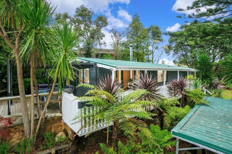 Photo of property in 2/42 Woodlands Crescent, Browns Bay, Auckland, 0630