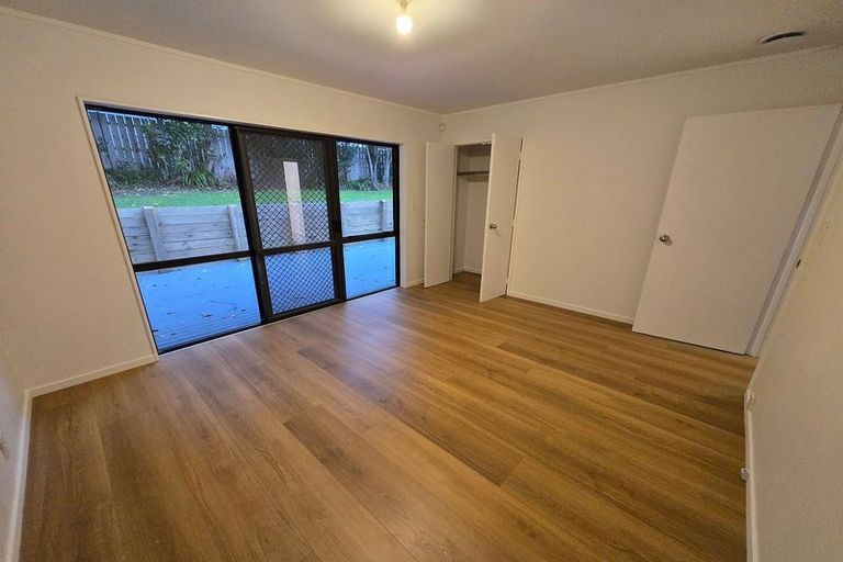 Photo of property in 2/26 Fernlea Rise, Bayview, Auckland, 0629