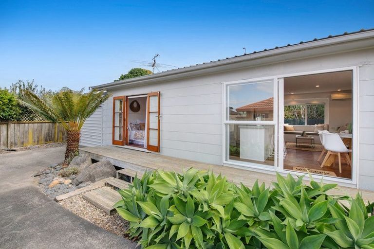 Photo of property in 16 Ross Crescent, Orewa, 0931