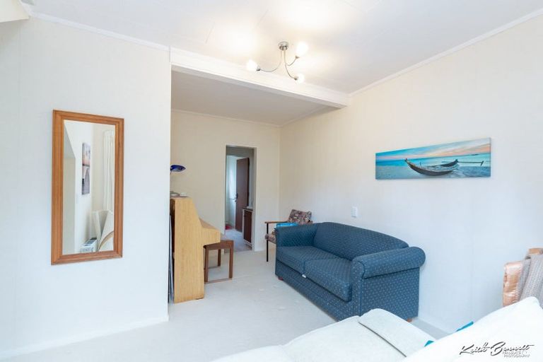 Photo of property in 2a Tiniroa Grove, Silverstream, Upper Hutt, 5019