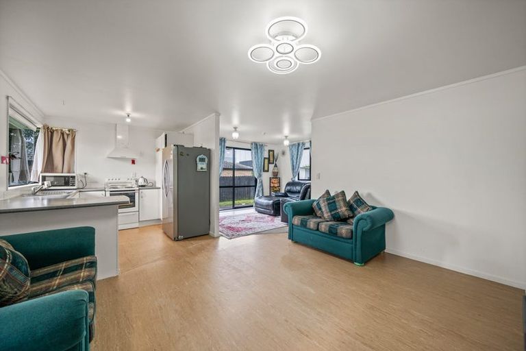 Photo of property in 29 Woodbank Drive, Glen Eden, Auckland, 0602