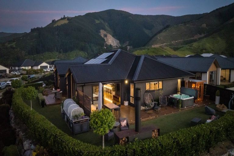 Photo of property in 17 Huntaway Close, Stoke, Nelson, 7011