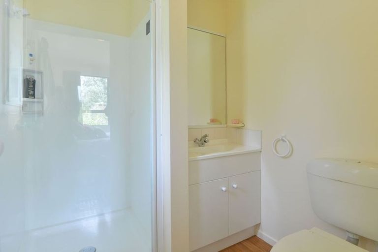 Photo of property in 33 Shearwater Street, One Tree Point, 0118