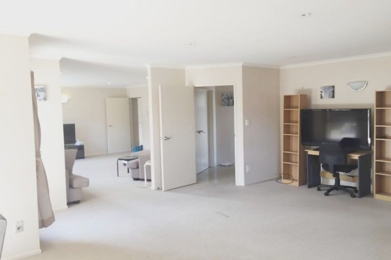 Photo of property in 16 Monash Place, Flat Bush, Auckland, 2016