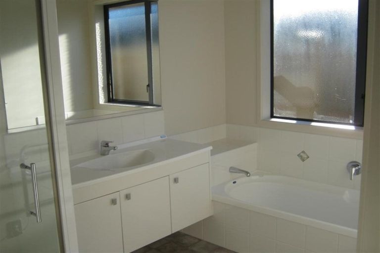 Photo of property in 64 Gibson Place, Papamoa Beach, Papamoa, 3118