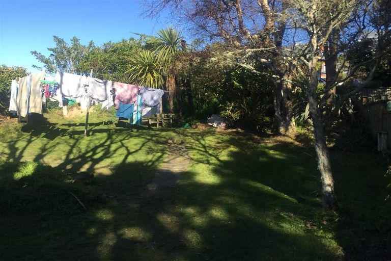 Photo of property in 37 Dorking Road, Brooklyn, Wellington, 6021