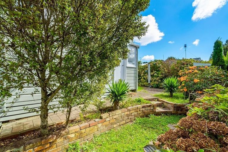 Photo of property in 28 Rangatira Road, Birkenhead, Auckland, 0626