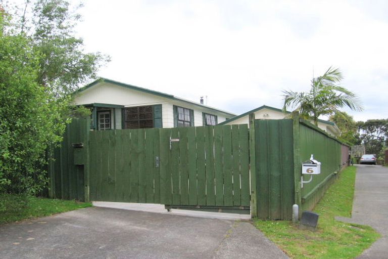 Photo of property in 4 Benita Place, Sunnyvale, Auckland, 0612
