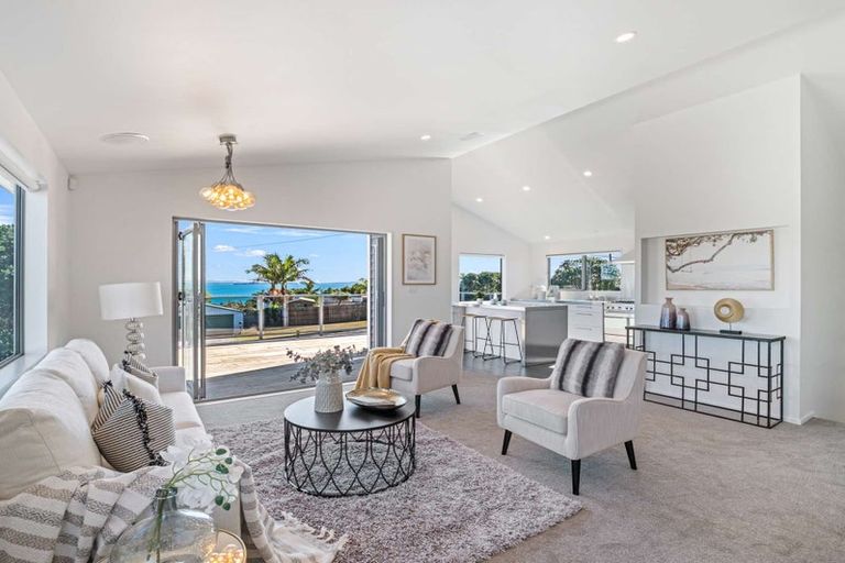 Photo of property in 1319 Whangaparaoa Road, Army Bay, Whangaparaoa, 0930