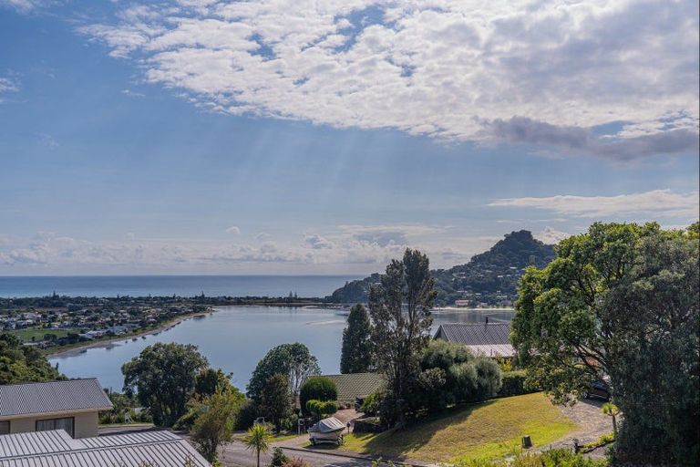 Photo of property in 13 Tairua Heights, Tairua, 3508