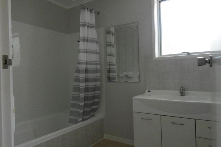 Photo of property in 2/65 Alexander Avenue, Torbay, Auckland, 0630