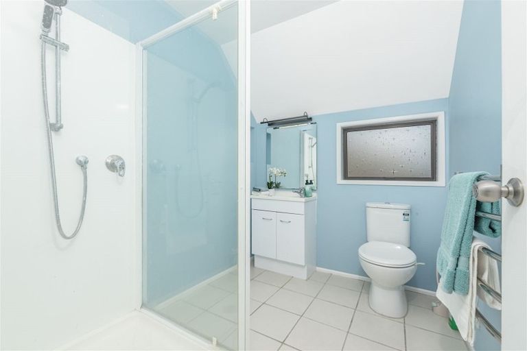 Photo of property in 8 Rhinevale Close, Henderson, Auckland, 0612