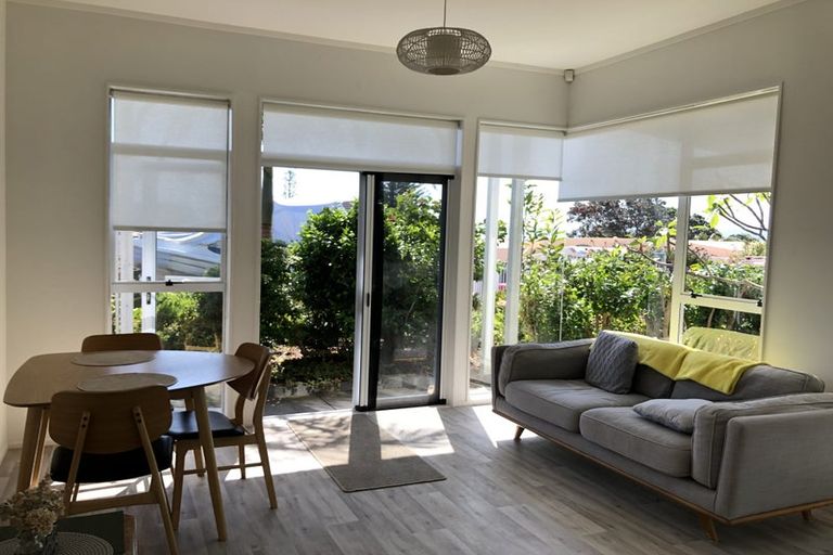 Photo of property in 24 Pacific Parade, Army Bay, Whangaparaoa, 0930