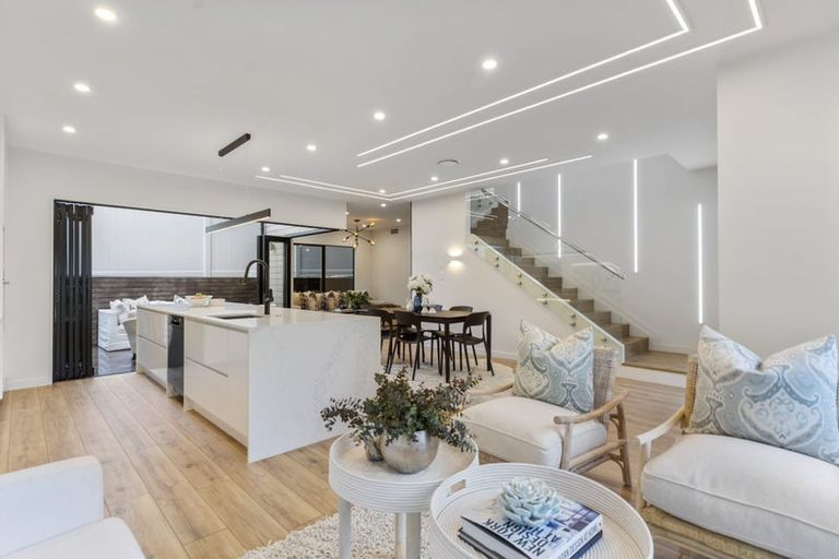 Photo of property in 19a Arosa Place, Forrest Hill, Auckland, 0620