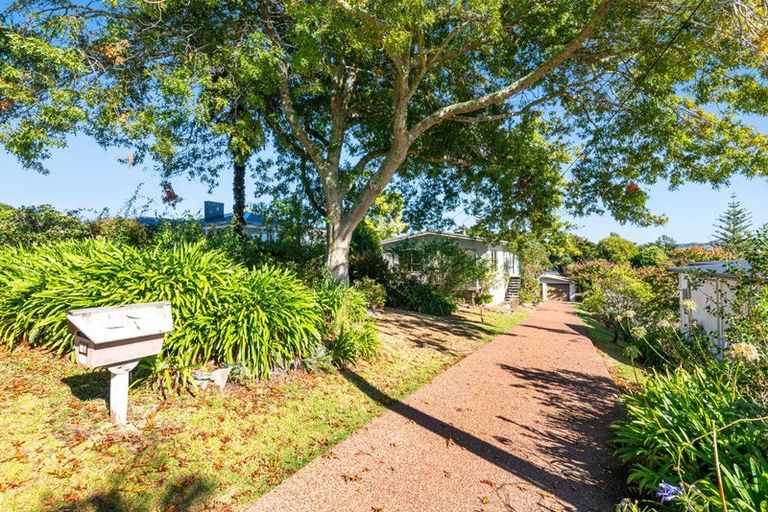 Photo of property in 16 Pohutukawa Avenue, Red Beach, 0932