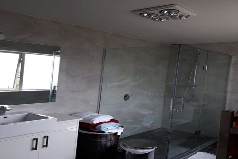 Photo of property in 13 Casheltown Way, Flat Bush, Auckland, 2019