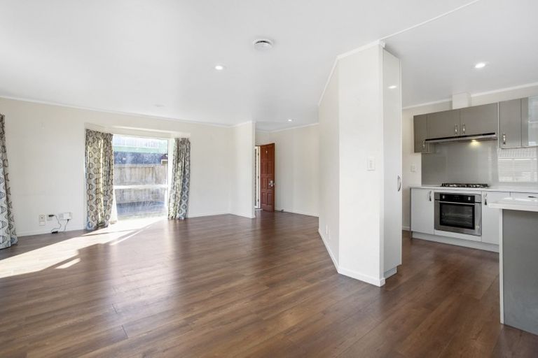 Photo of property in 2/48 Seabrook Avenue, New Lynn, Auckland, 0600