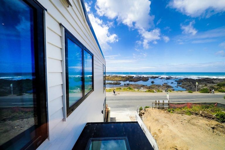 Photo of property in 354 The Esplanade, Island Bay, Wellington, 6023