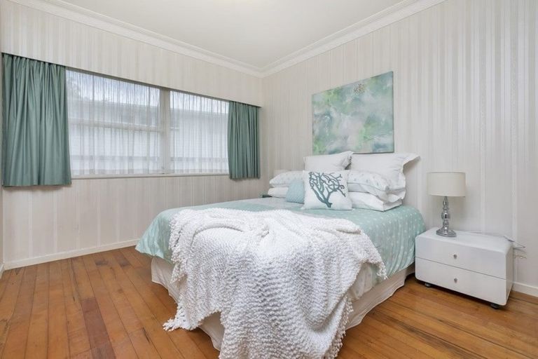 Photo of property in 1 Downing Street, Glenfield, Auckland, 0629