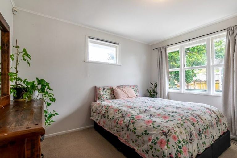 Photo of property in 61a Cobham Crescent, Kelston, Auckland, 0602