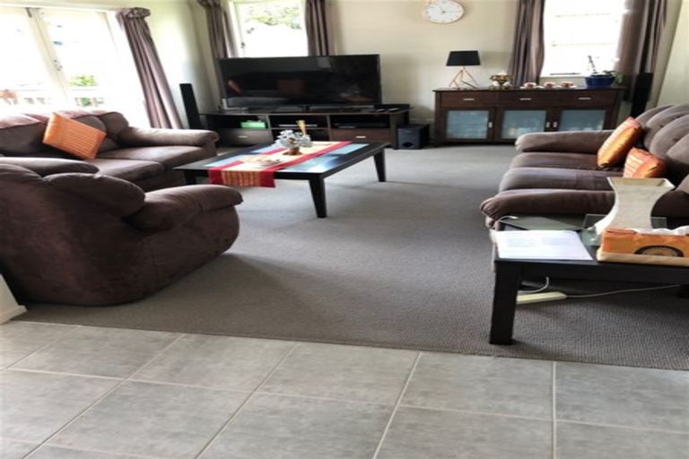 Photo of property in 84 Sylvan Crescent, Te Atatu South, Auckland, 0610