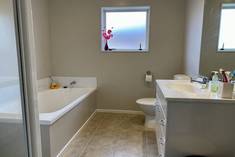 Photo of property in 41 Erlestoke Crescent, Churton Park, Wellington, 6037