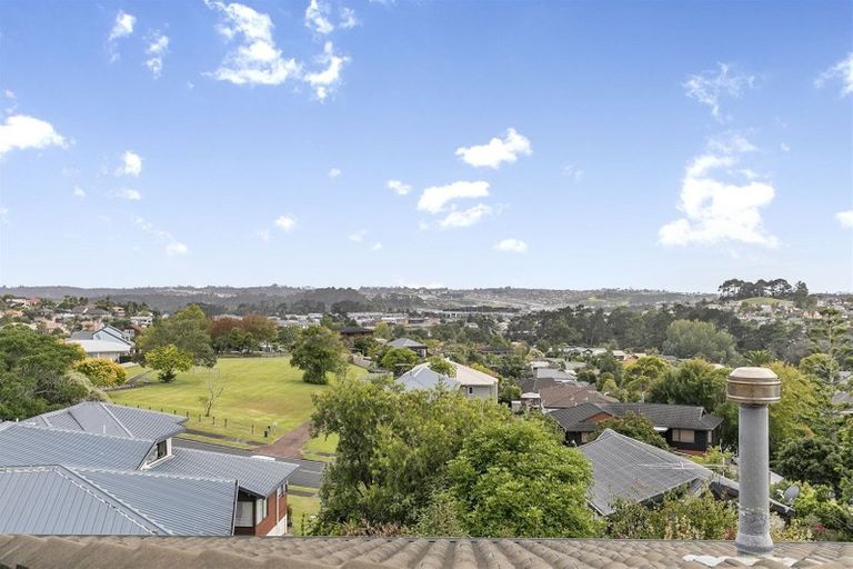 Photo of property in 8 Carl Place, Unsworth Heights, Auckland, 0632