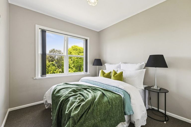 Photo of property in 61 Beechdale Crescent, Pakuranga Heights, Auckland, 2010