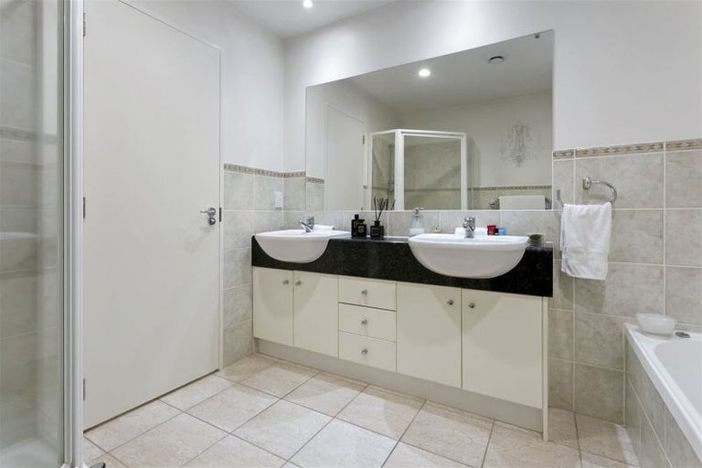 Photo of property in 3g/175 Hurstmere Road, Takapuna, Auckland, 0622