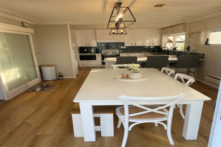 Photo of property in 11 Riverlea Avenue, Pakuranga, Auckland, 2010