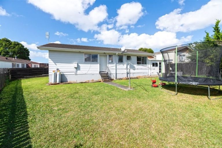Photo of property in 2/9 Heathberry Close, Papatoetoe, Auckland, 2025